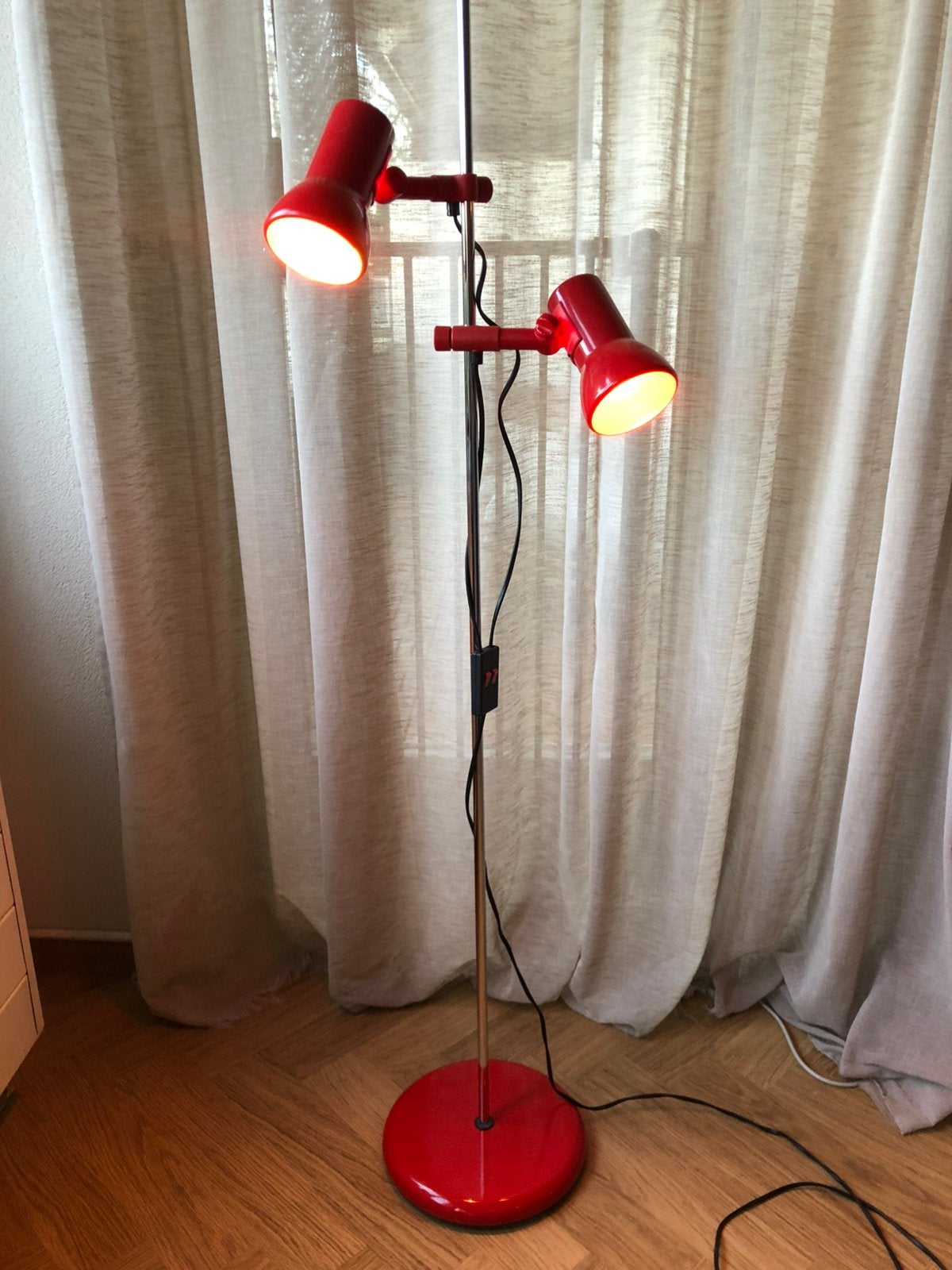 Rode vintage 2-spot vloerlamp | Brillant Leuchten | jaren 70, Ophalen, E27 (groot), Zo goed als nieuw, Mid-century Gepo Brillant Leuchten vintage MIWI