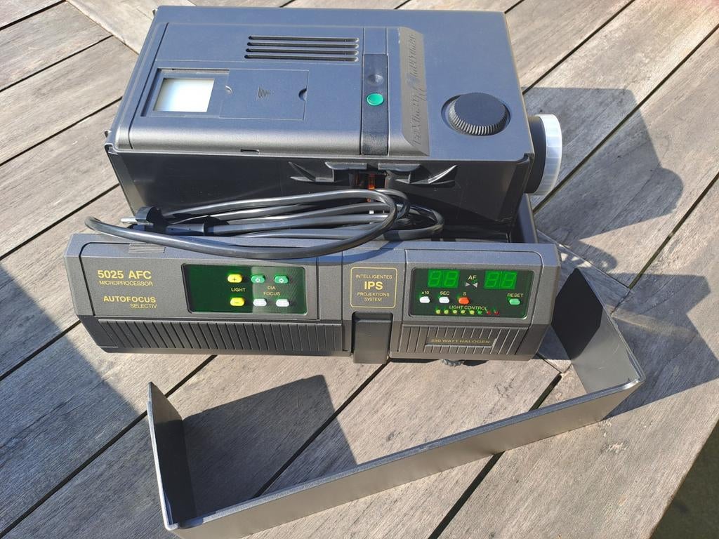 Braun 5025 AFC Microprocessor Autofocus Diaprojector, Ophalen, Gebruikt