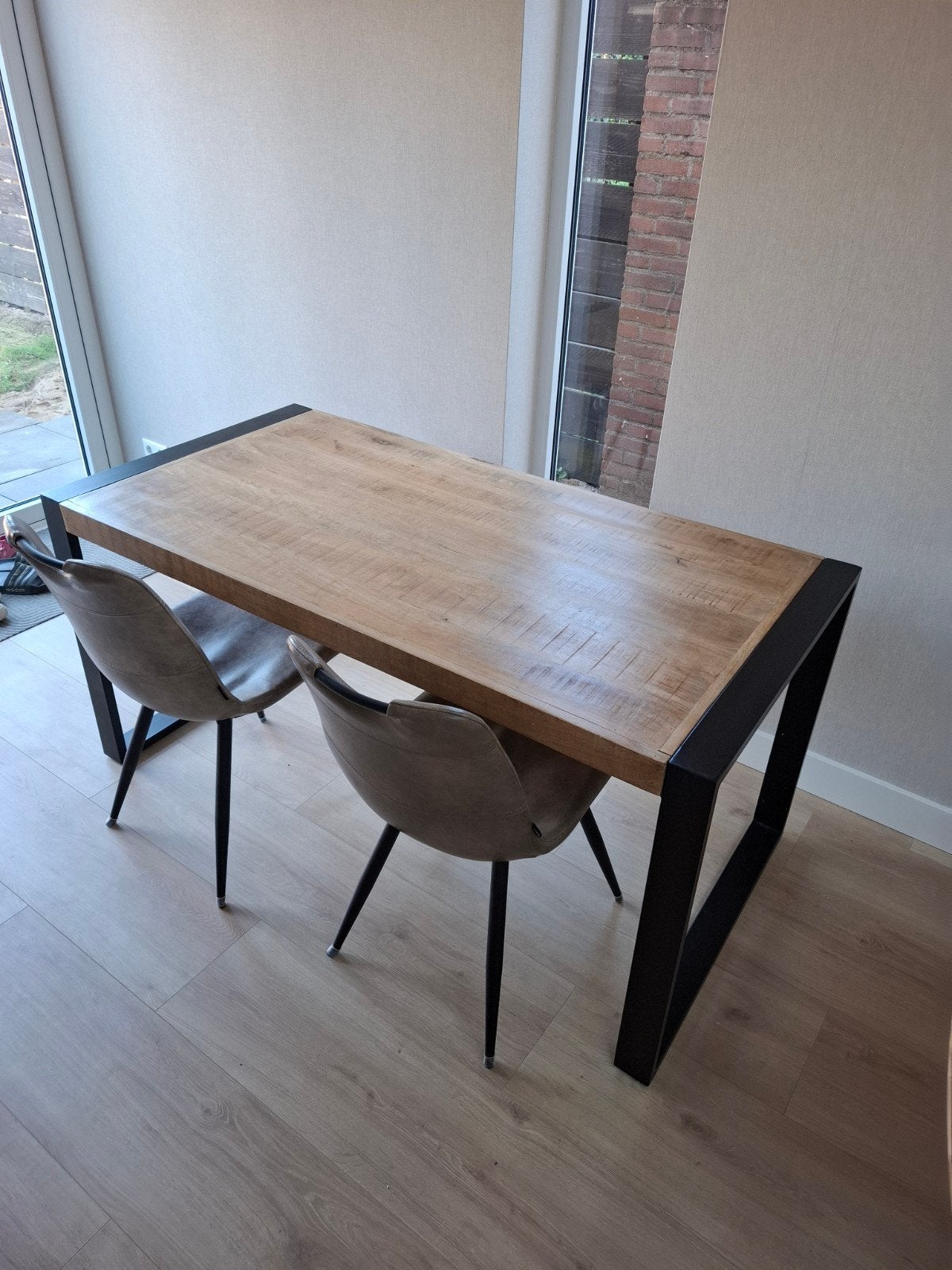 Mangohouten eettafel met metalen onderstel, Industrieel, Modern, 50 tot 100 cm, Zo goed als nieuw, 150 tot 200 cm