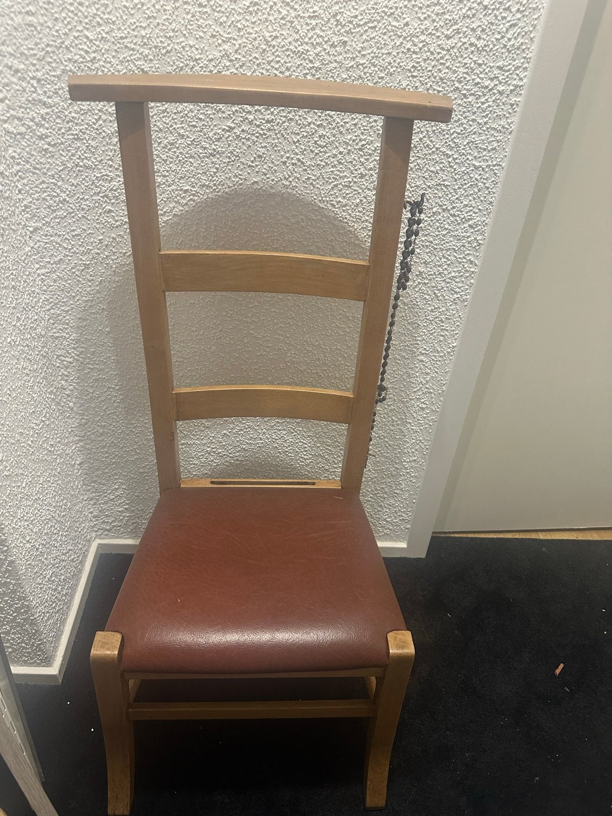 Biechtstoel / Knielbankje met leren zitting, Antiek en Kunst, Antiek | Religie, Ophalen of Verzenden