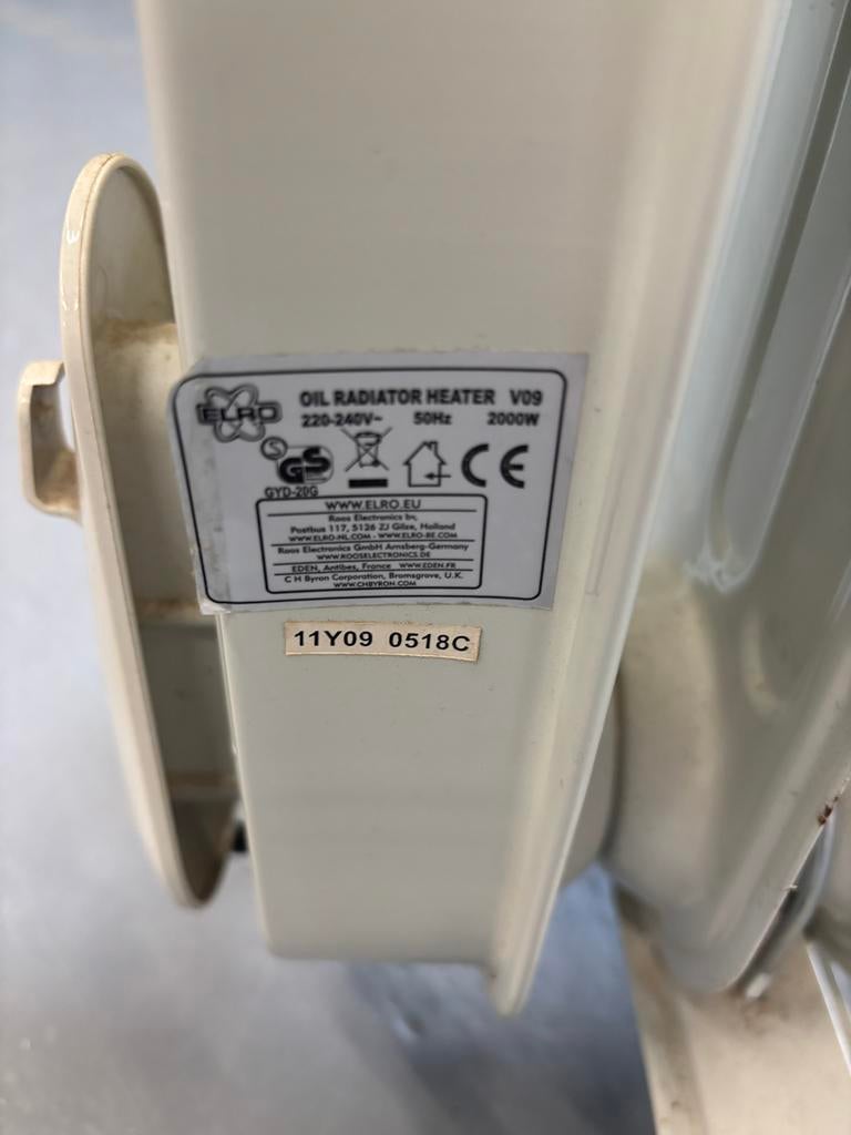 ELRO Oliegevulde Radiator Kachel V09 - 2000W, Ophalen, Zo goed als nieuw, Overige brandstoffen, Petroleumkachel