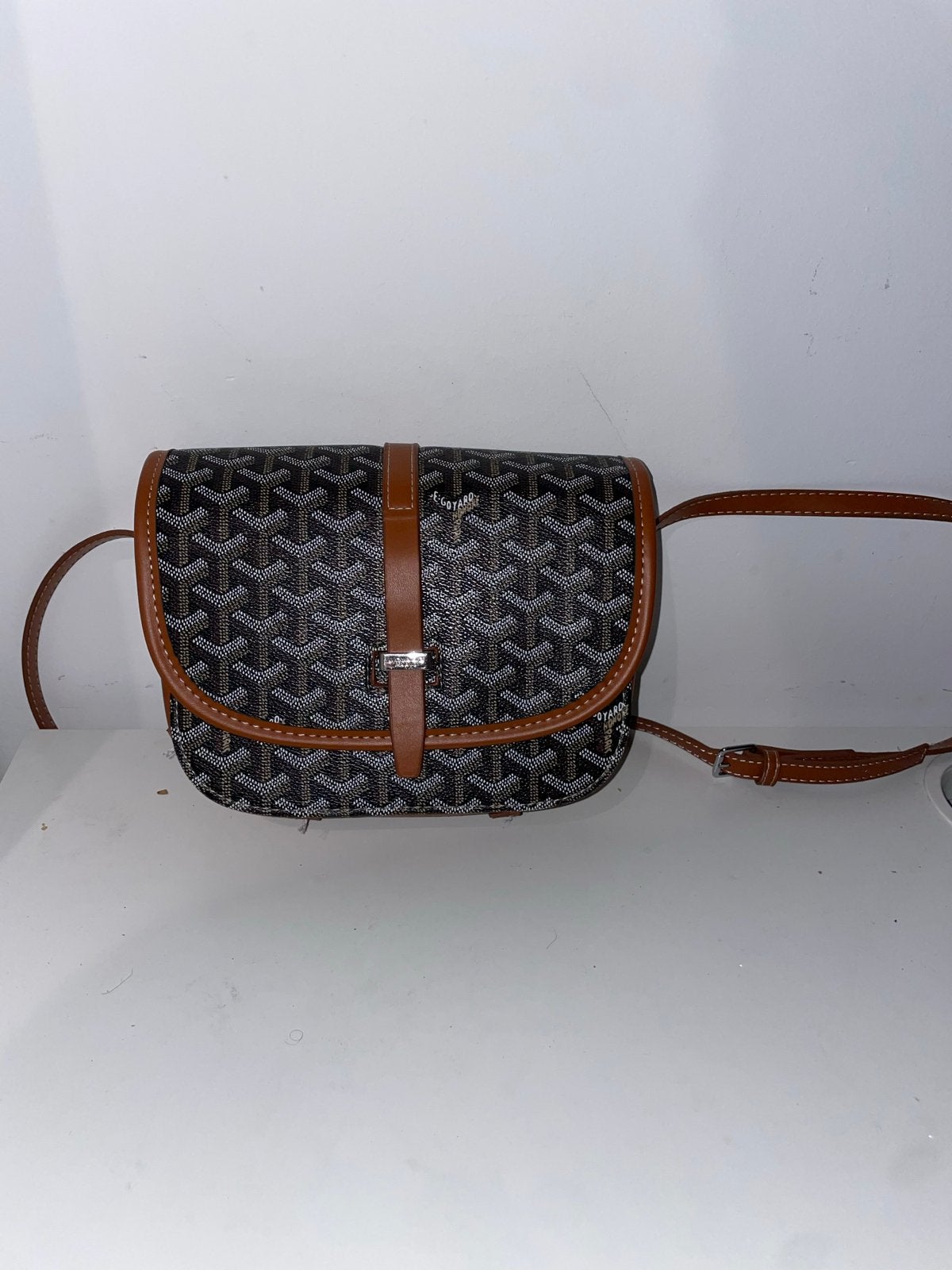 Gloednieuwe Goyard tas - Stijlvol en ongedragen, Ophalen of Verzenden, Nieuw, Bruin, Schoudertasje