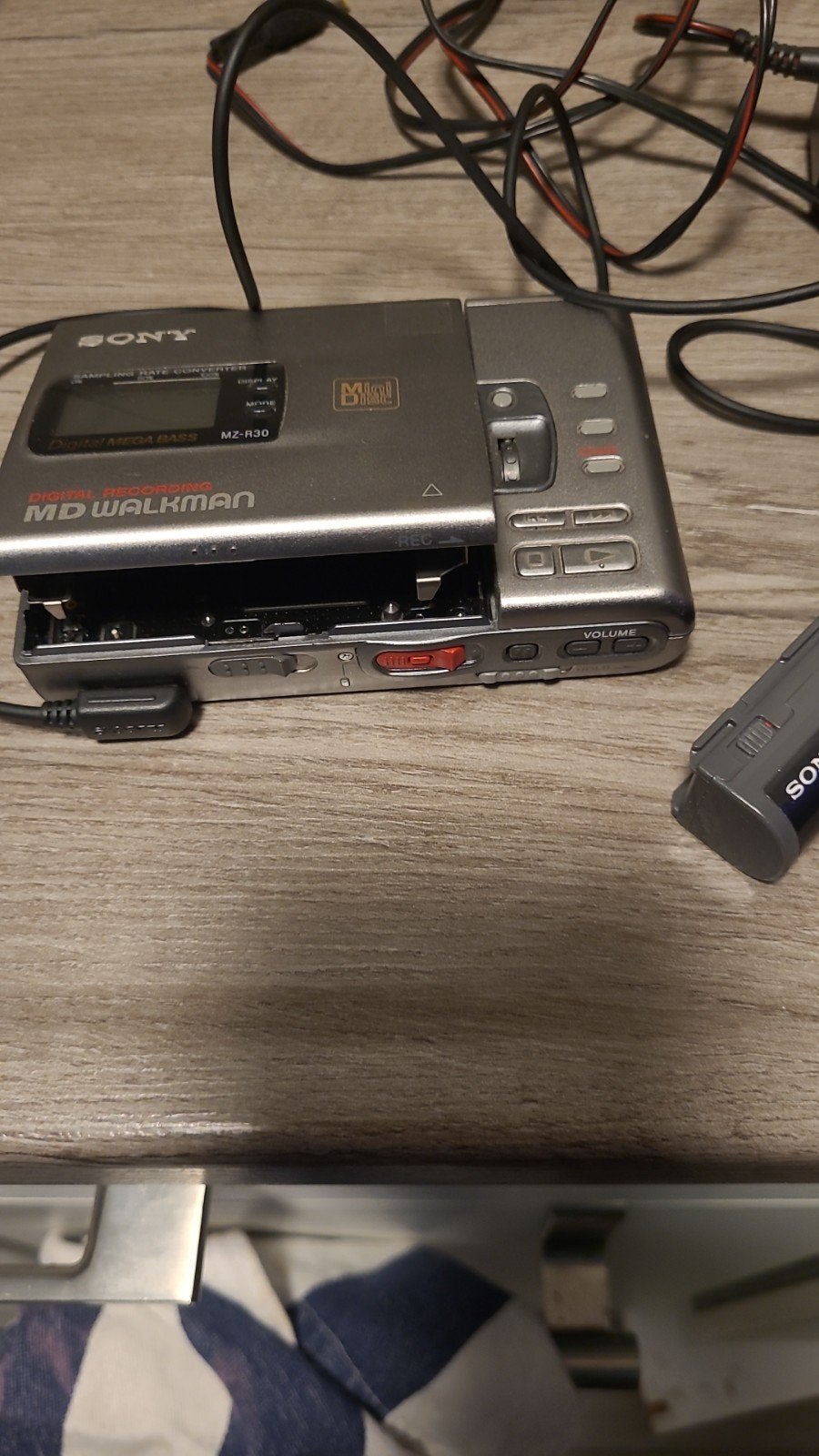 Sony MD Walkman MZ-R30 Minidisc-speler met accessoires, Ophalen of Verzenden, Minidisc-speler