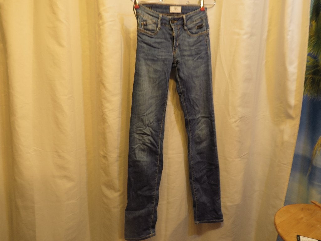 blauwe stretch spijkerbroek mt 26 van le Temp des Cerises, Le Temp des Cerises, Blauw, Ophalen of Verzenden, Zo goed als nieuw