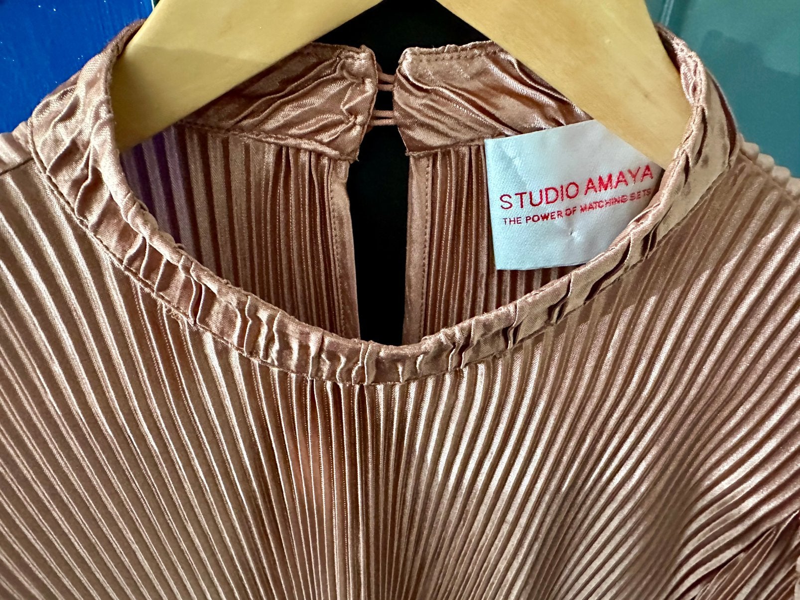 Studio Amaya Sienna glanzende Powder Pink plissé blouse, Overige typen, Studio Amaya, Maat 42/44 (L), Ophalen of Verzenden