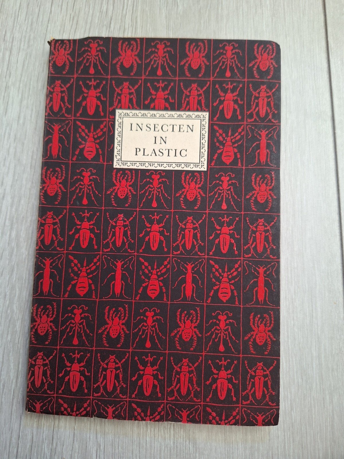 Insecten in Plastic - Uniek Boek uit 1952, Ophalen of Verzenden, Gelezen