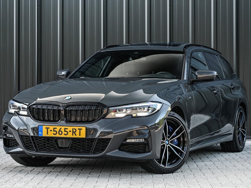 BMW 3-serie Touring 330e High Executive | M-Sport | Panorama, Auto's, BMW, 1998 cc, Achterwielaandrijving, Gebruikt, 4 cilinders