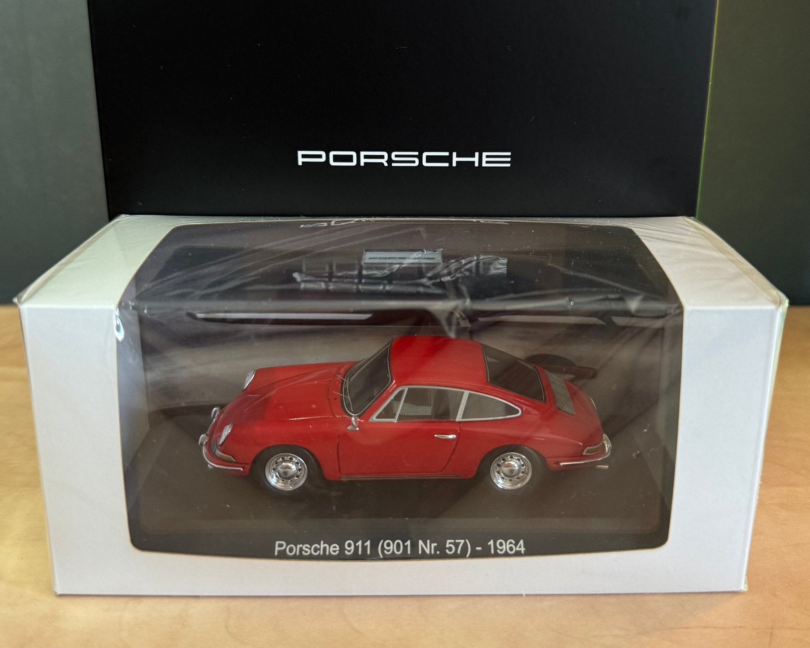Spark Porsche 911 1:43 Porsche Museum Geseald, Ophalen of Verzenden, Zo goed als nieuw, Auto, Overige merken