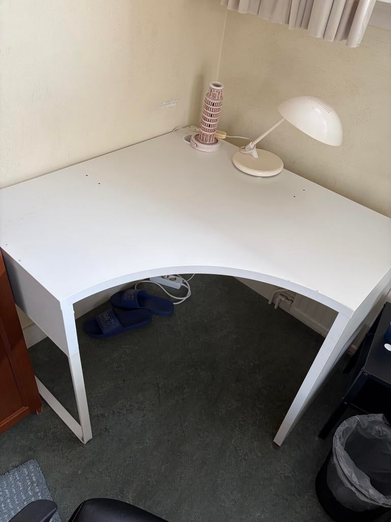 IKEA Micke Hoekbureau Wit - Compact en Functioneel, Ophalen, Opbergruimte, Spaanplaat of MDF, Hoekbureau