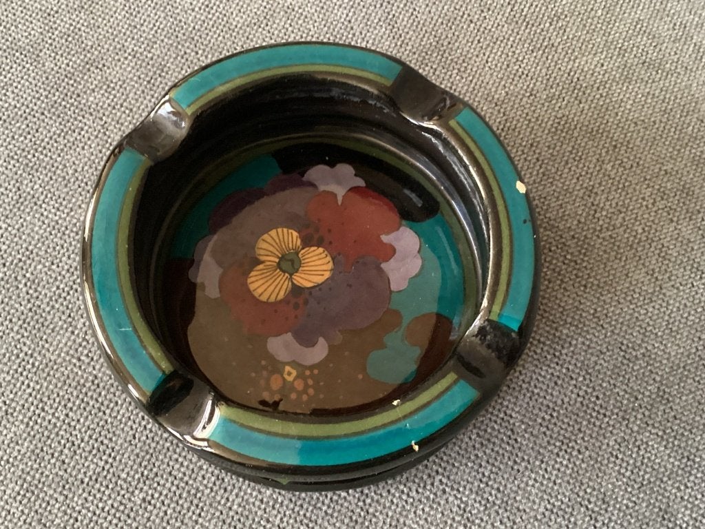 Ivora Gouda Holland Asbak met Bloemmotief, 11cm doorsnee., Antiek en Kunst, Antiek | Keramiek en Aardewerk, Ophalen of Verzenden