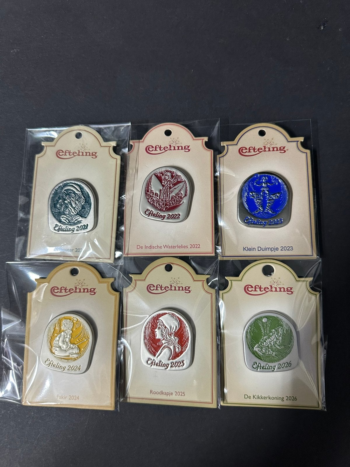 Efteling jaarpinnen, Ophalen of Verzenden, Zo goed als nieuw, Button of Speldje