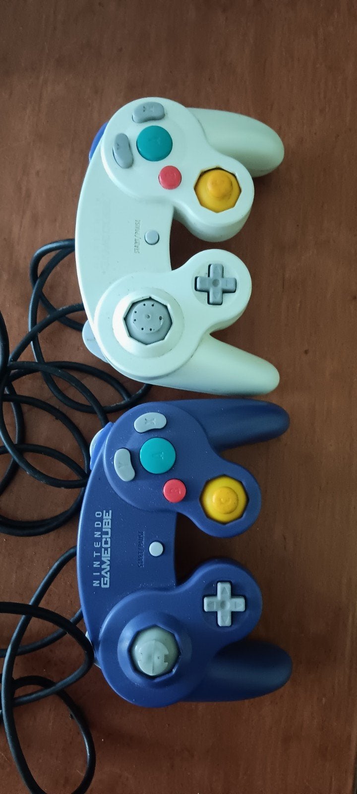 2x Nintendo GameCube controllers (paars en wit), Spelcomputers en Games, Ophalen of Verzenden, Gebruikt, Overige kleuren, Met 2 controllers