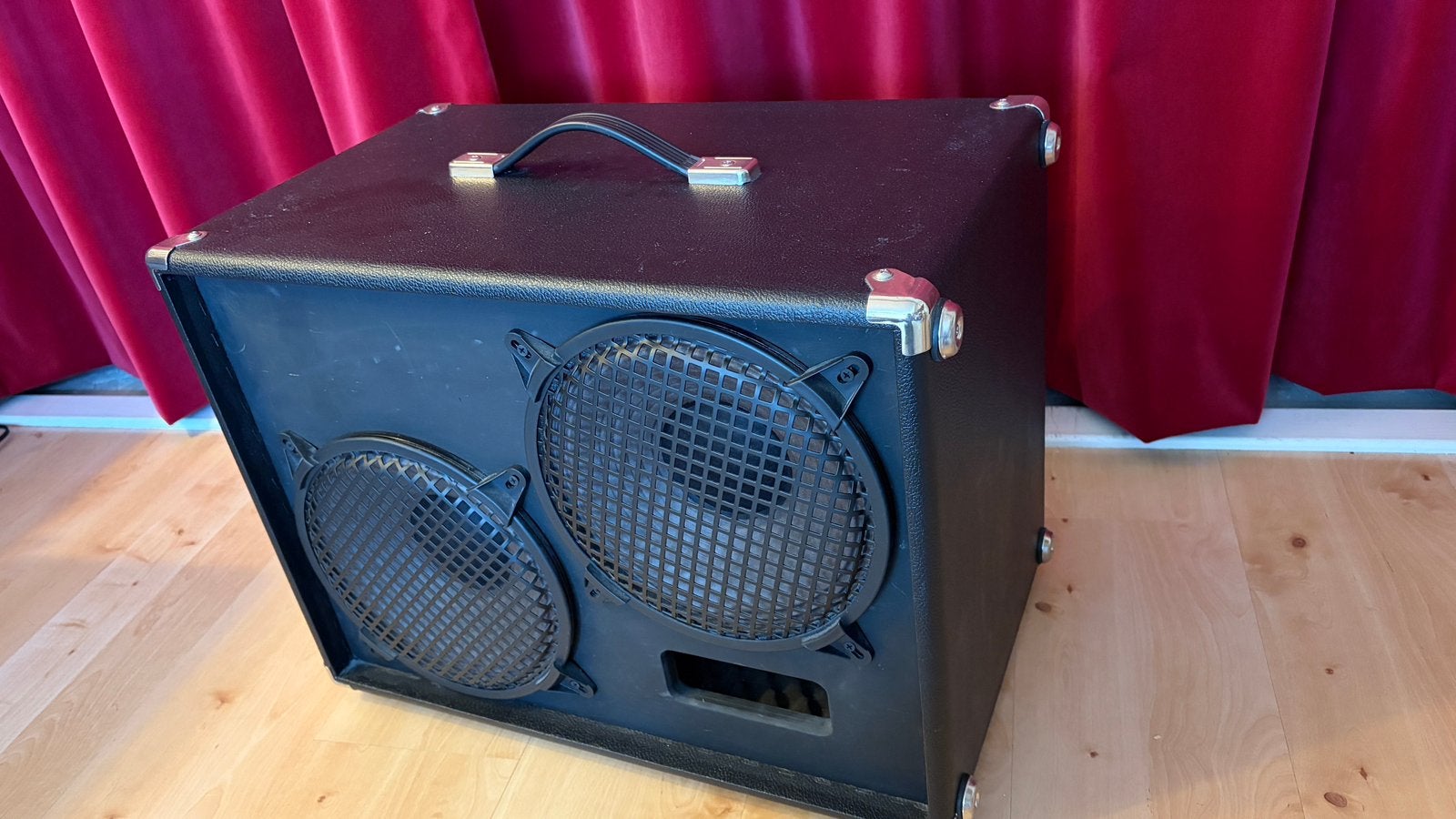 Tube Town Lemberg basbox 2 x 10 inch Eminence, Ophalen, Zo goed als nieuw, Basgitaar, 100 watt of meer