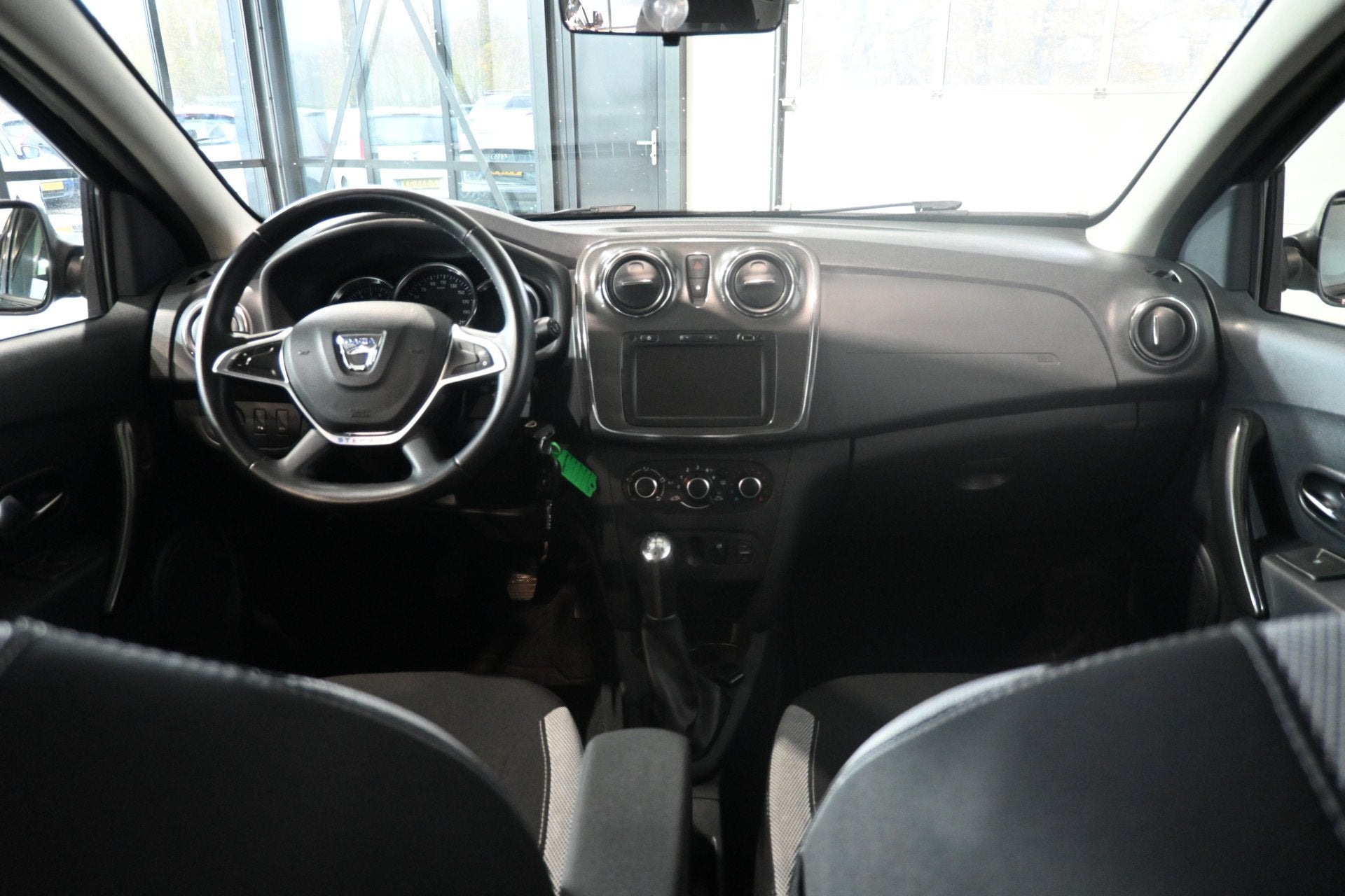 Dacia Sandero 0.9 TCe Stepway Tech Road Airco Navigatie Trek, Auto's, 898 cc, Stof, Met garantie (alle), Bedrijf
