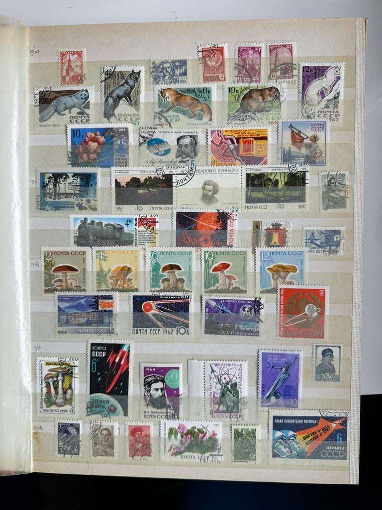 Album Rusland, Postzegels en Munten, Postzegels | Volle albums en Verzamelingen, Verzenden, Buitenland