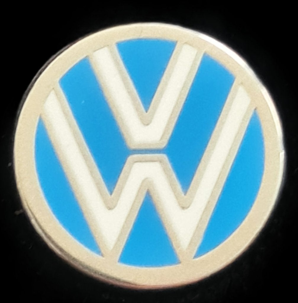 Volkswagen pin- l.blauw wit emaille, Verzenden, Nieuw, Transport, Speldje of Pin