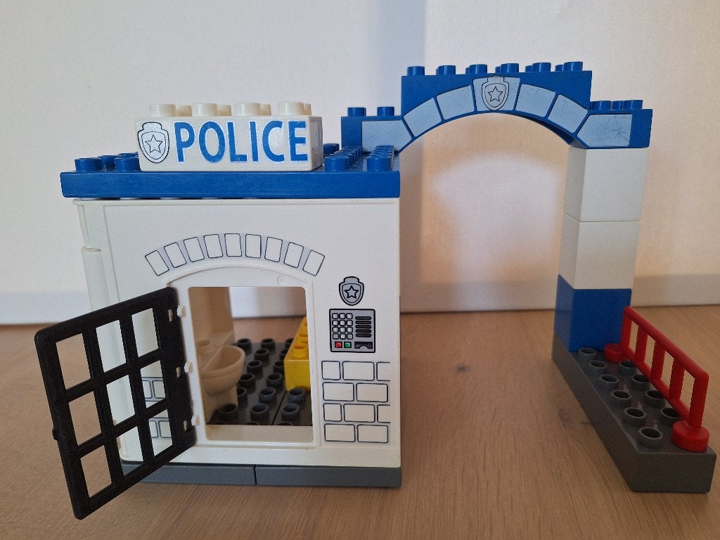 * Duplo: Politiebureau, politie, gebouw *, Gebruikt, Overige thema's, Ophalen of Verzenden, Duplo