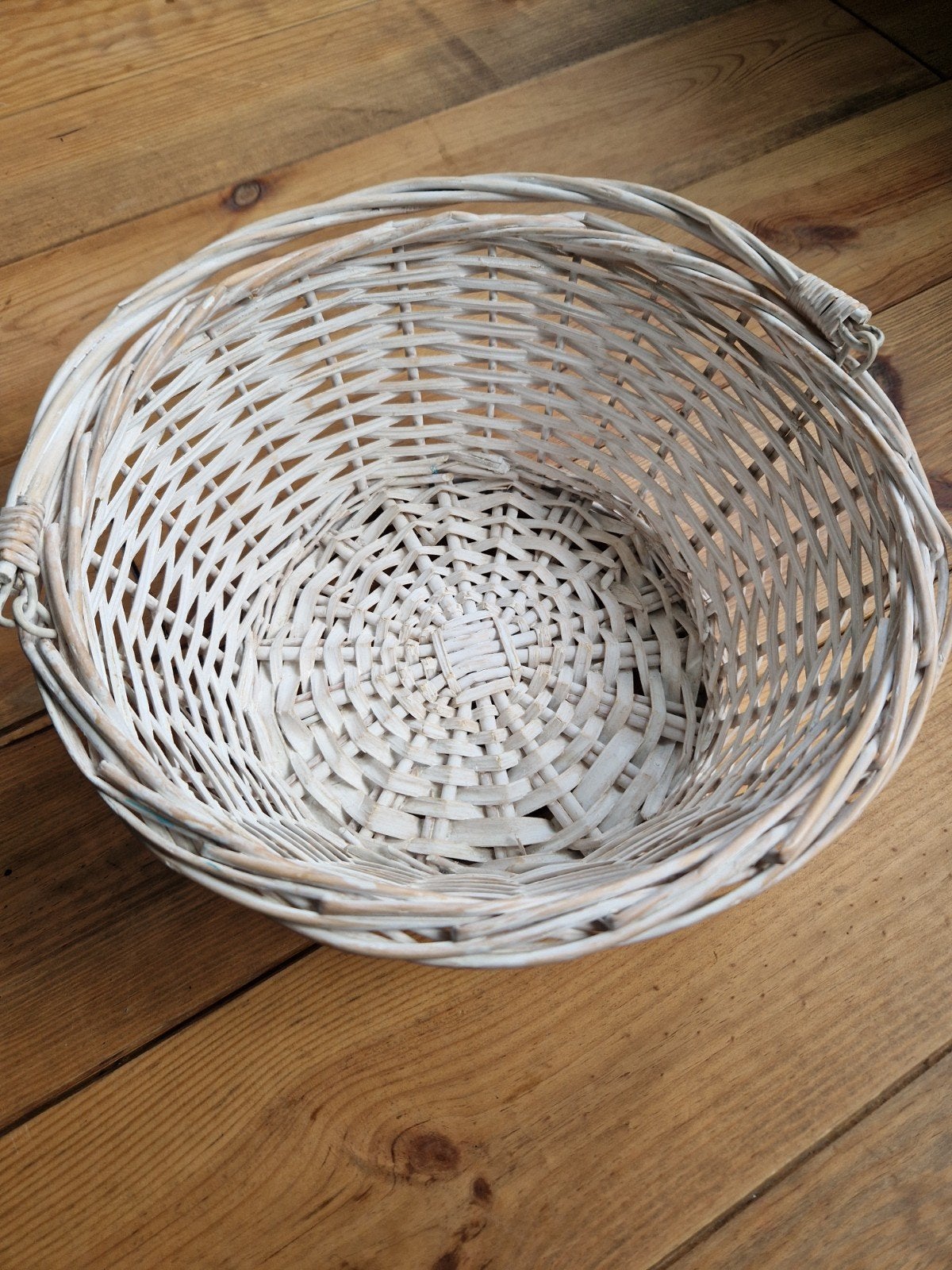 Witte rieten mand met handvat, Huis en Inrichting, Ophalen, Met handvatten, Gebruikt, Mand