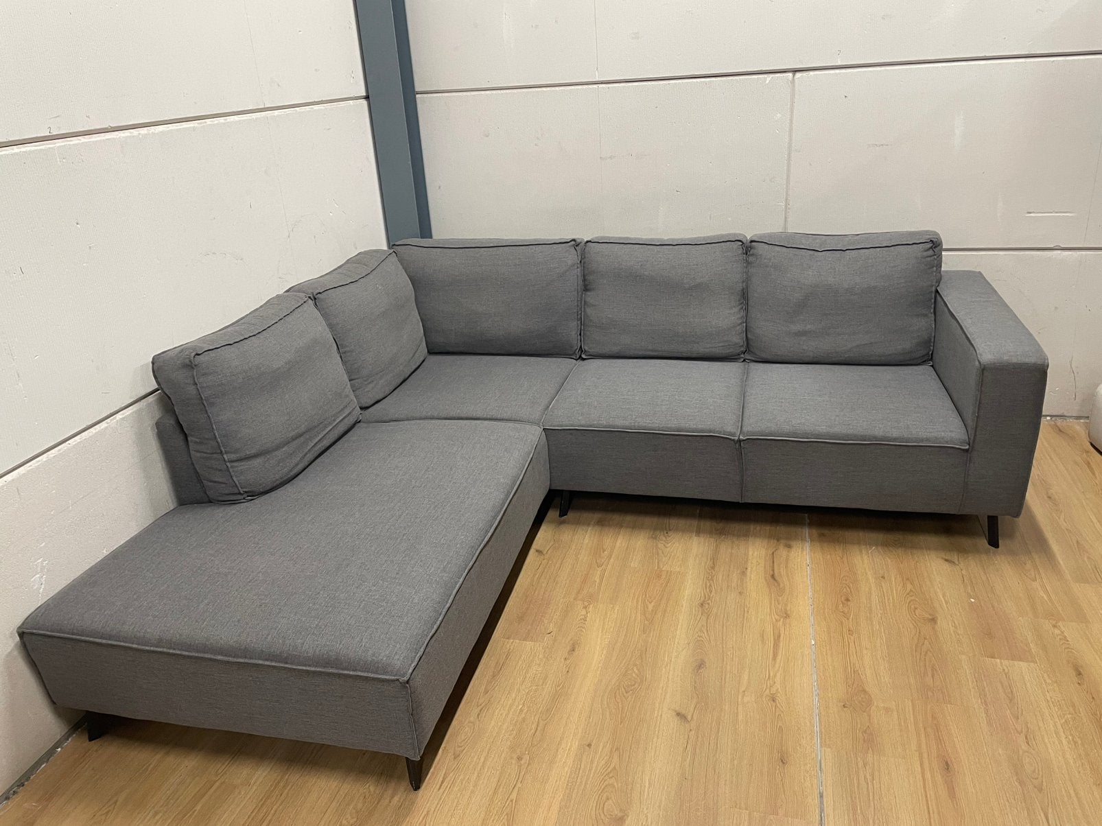 Mooie luxe grijze moderne hoekbank - GEREINIGD!!!