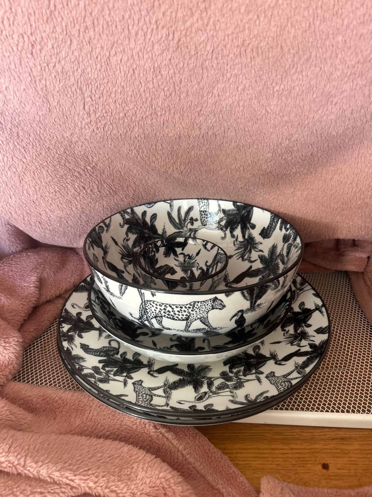 Servies set met jungle print - Wild Living, Overige merken, Keramiek, Ophalen of Verzenden, Zo goed als nieuw
