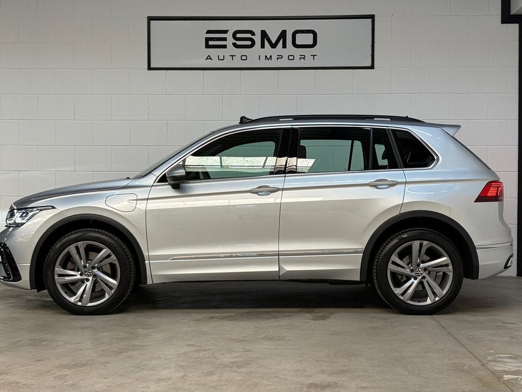 Volkswagen Tiguan 1.4 TSI eHybrid R-Line Business+ Panoramad, Auto's, Volkswagen, Zwart, 4 cilinders, Leder en Stof, Hybride Elektrisch/Benzine
