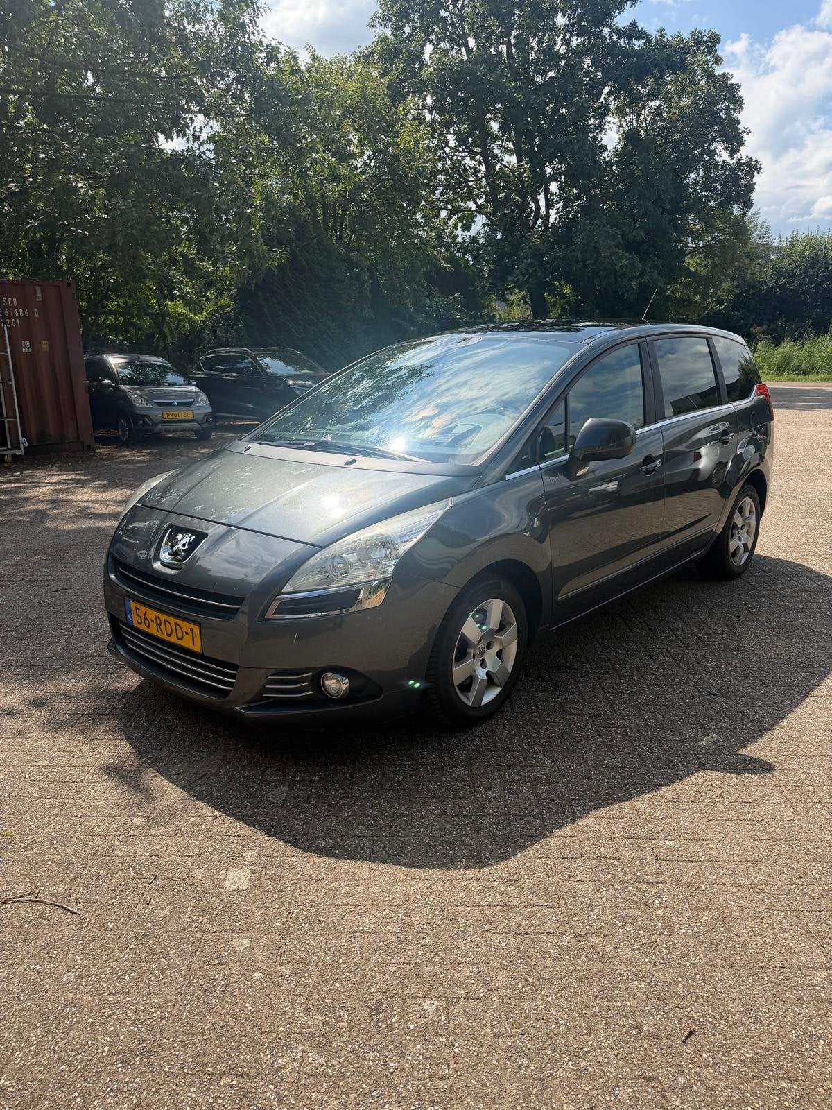 Peugeot 5008 1.6 THP 7PL 2011 Grijs, Auto's, Voorwielaandrijving, Handgeschakeld, Particulier, 84 €/maand