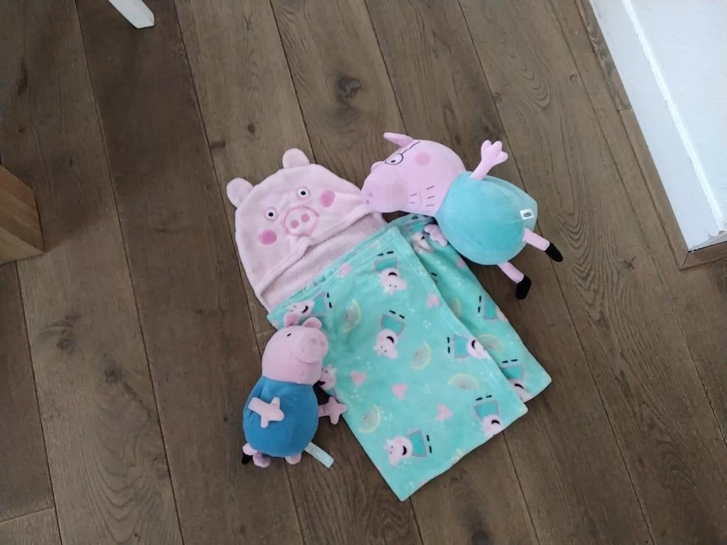 Peppa Pig Knuffels en Kinder Badcape - Nieuw en Zacht, Ophalen of Verzenden, Zo goed als nieuw, Overige typen