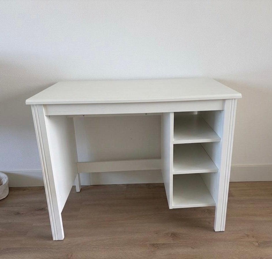 IKEA bureau met opbergruimte - Wit, Huis en Inrichting, Bureaus, Ophalen, Opbergruimte, Gebruikt, Spaanplaat of MDF