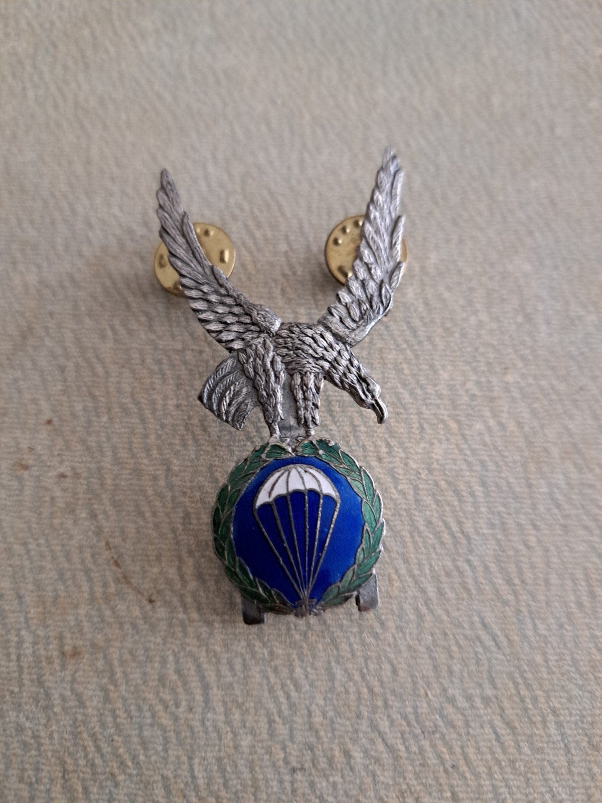 Parawing metaal Spanje,  (BRIPAC) embleem, Ophalen of Verzenden, Landmacht, Overige gebieden, Embleem of Badge