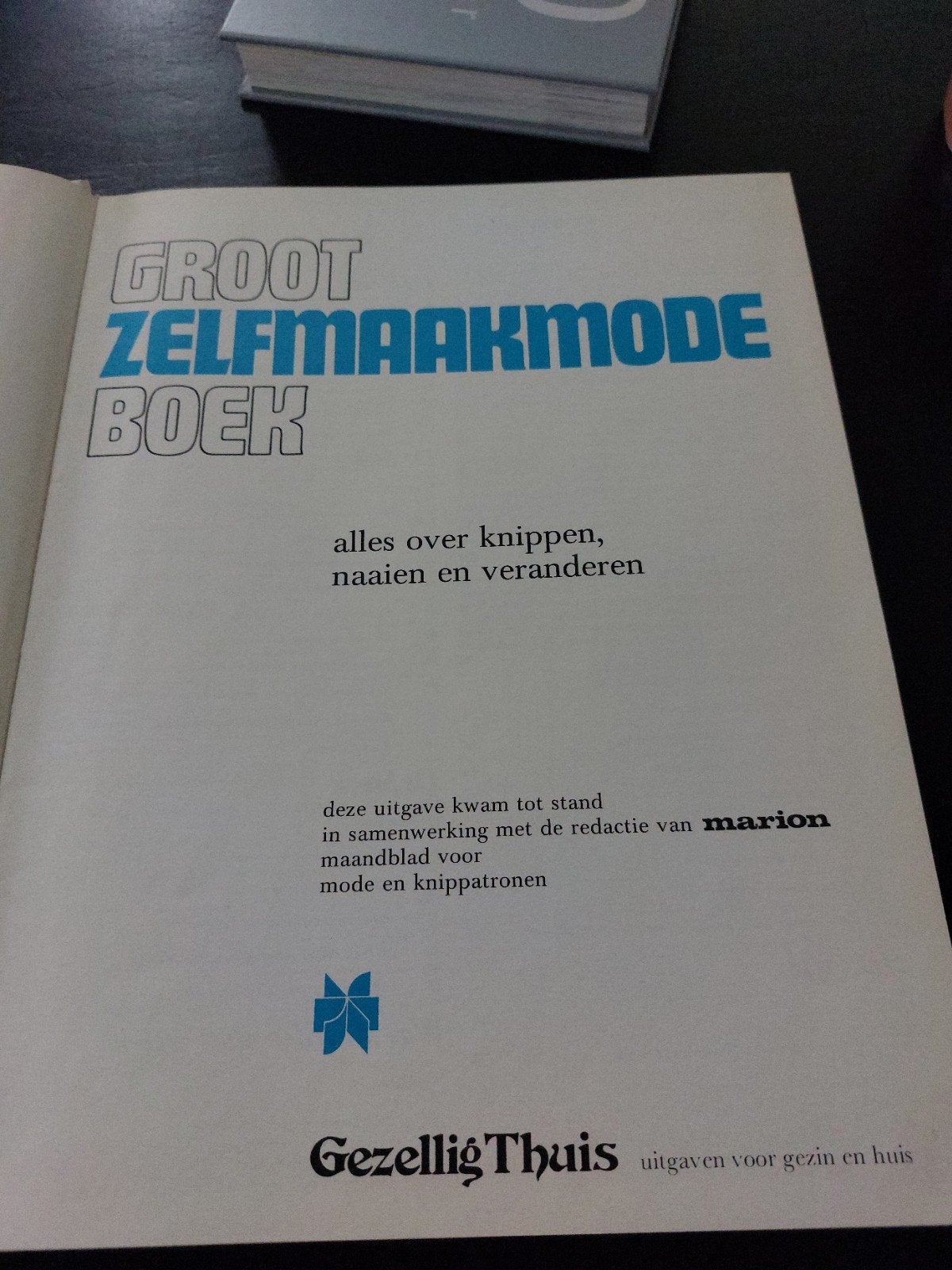 Groot Zelfmaakmode Boek: Knippen, Naaien & Veranderen, Ophalen of Verzenden, Zo goed als nieuw, Overige onderwerpen