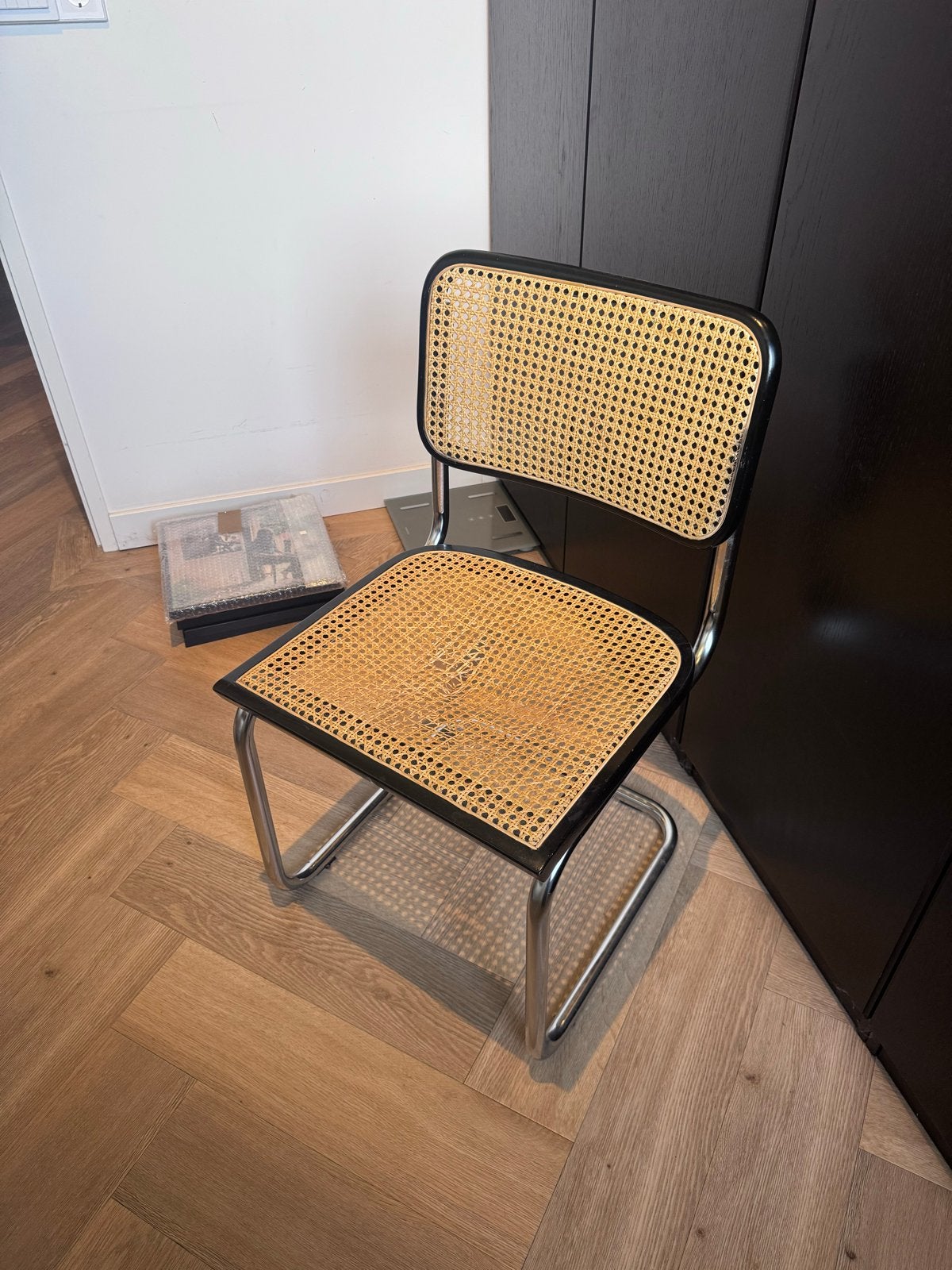 Webbing stoel met beschadigd zitvlak, Ophalen, Gebruikt, Zwart, Riet of Rotan
