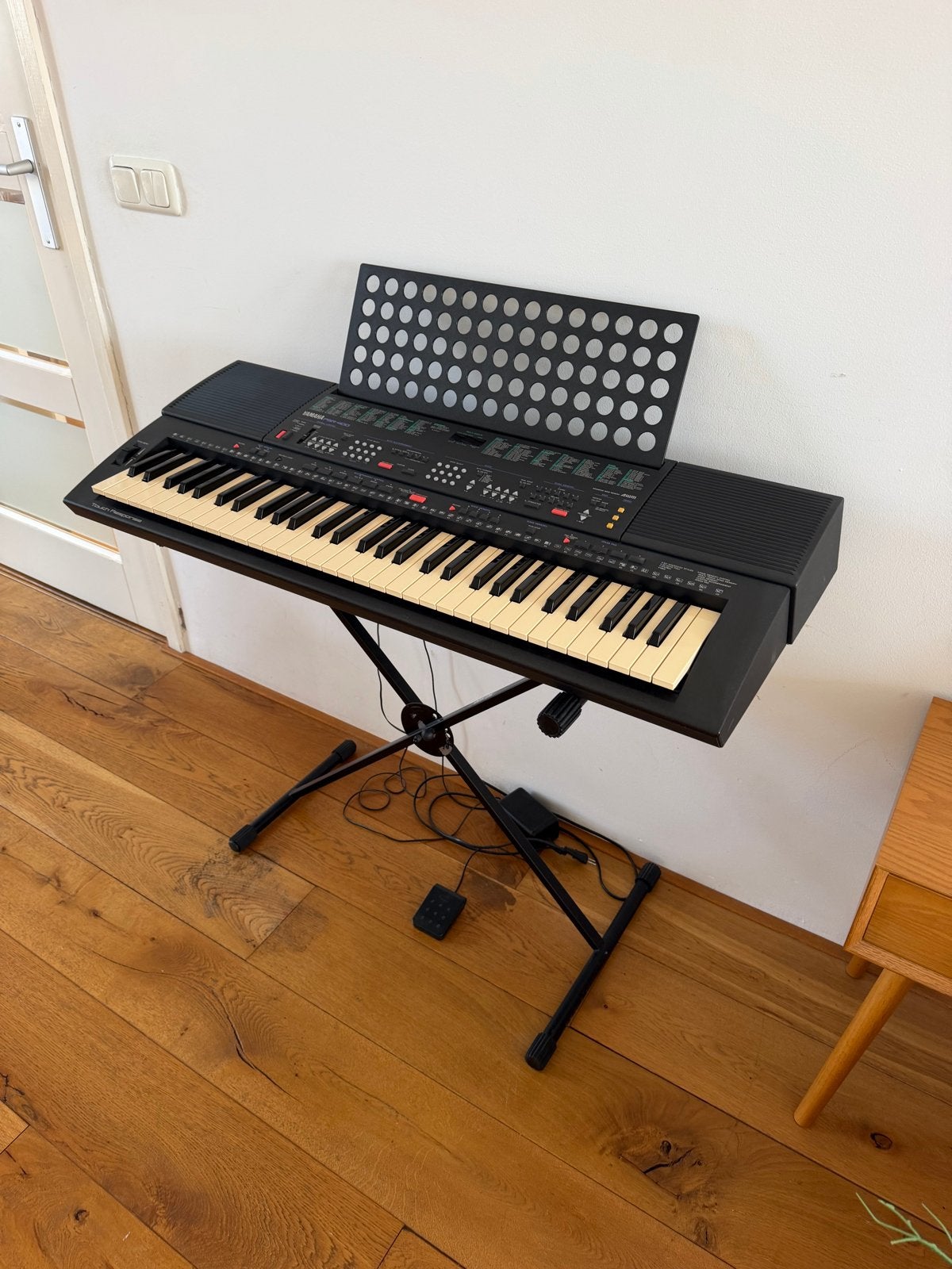 Yamaha PSR-400 Keyboard met standaard en pedaal, Ophalen, 61 toetsen, Yamaha, Zo goed als nieuw