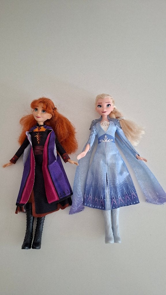 Barbiepop Frozen Elsa en Anna, Kinderen en Baby's, Speelgoed | Poppen, Ophalen, Zo goed als nieuw, Barbie