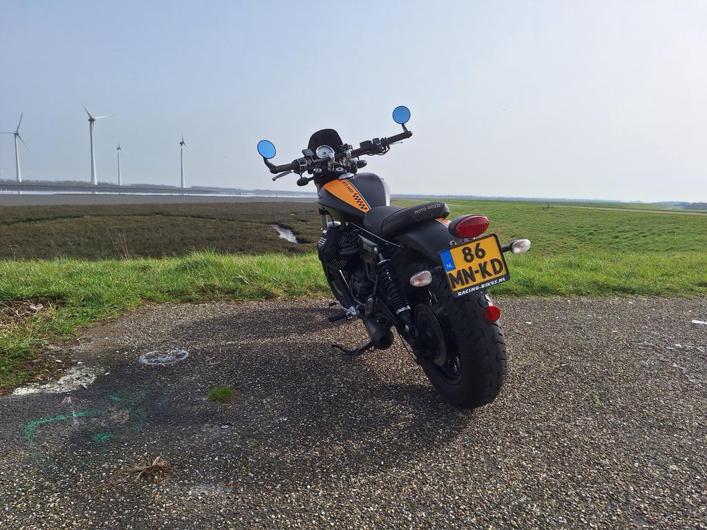 MOTO GUZZI V9 BOBBER 2016 - Topstaat, Cardan-aandrijving, 2 cilinders, Particulier, Naked bike