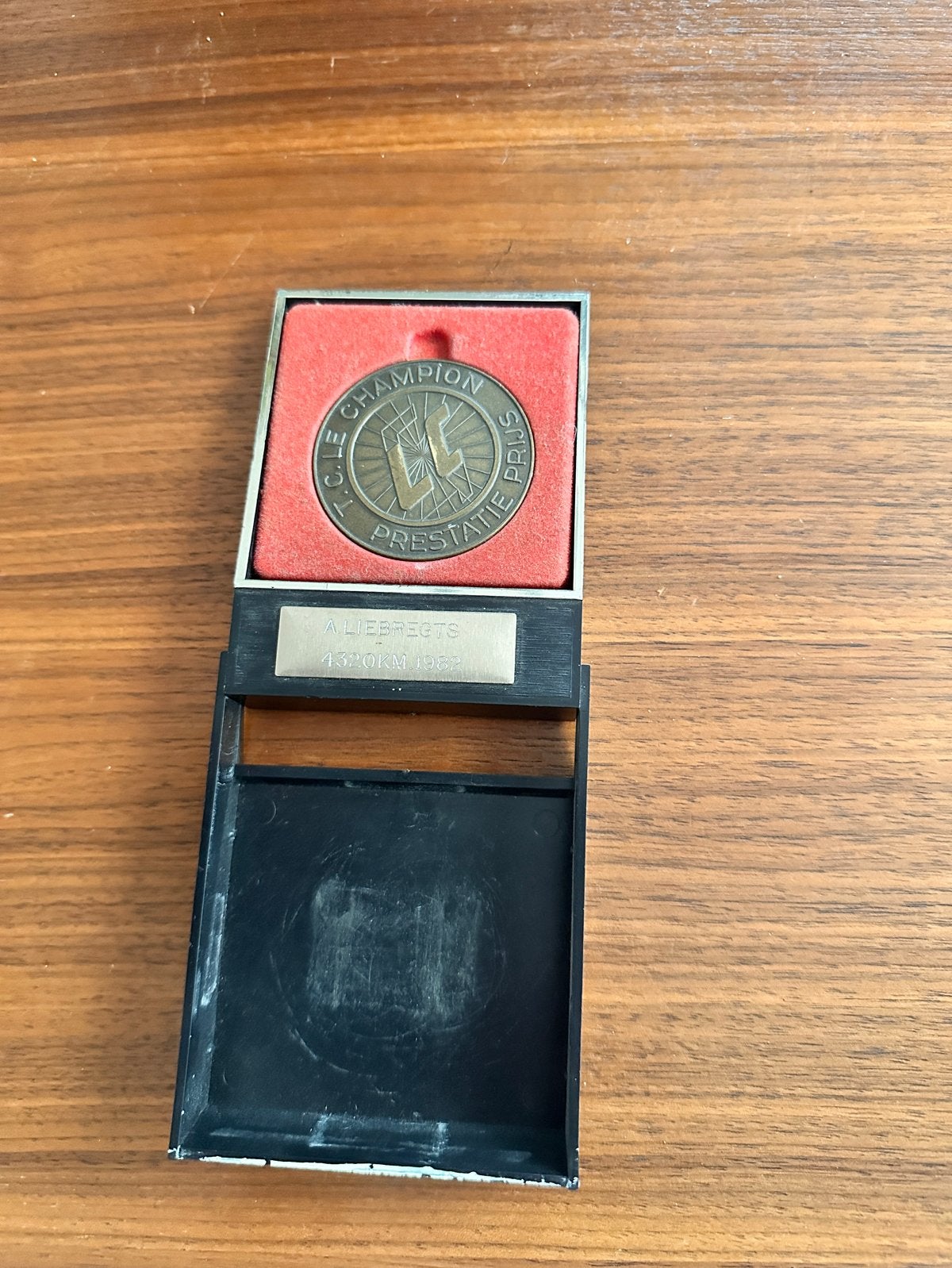 T.C. Le Champion Prestatie Prijs 1982 - A. Liebregts 4320 KM, Ophalen of Verzenden, Overige materialen, Nederland