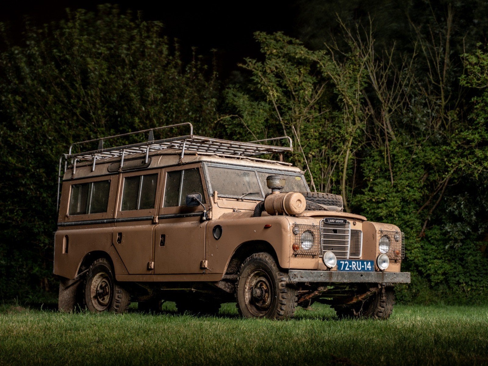 Land Rover 109 Stawag 1977 Safari benzine 9 persoon, Auto's, 4 cilinders, Beige, Origineel Nederlands, Handgeschakeld