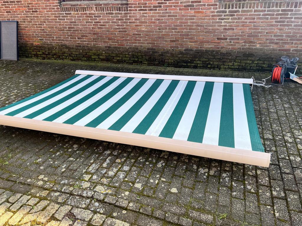 Zonnescherm, 150 tot 300 cm, Ophalen of Verzenden, Knikarmscherm, Elektrisch