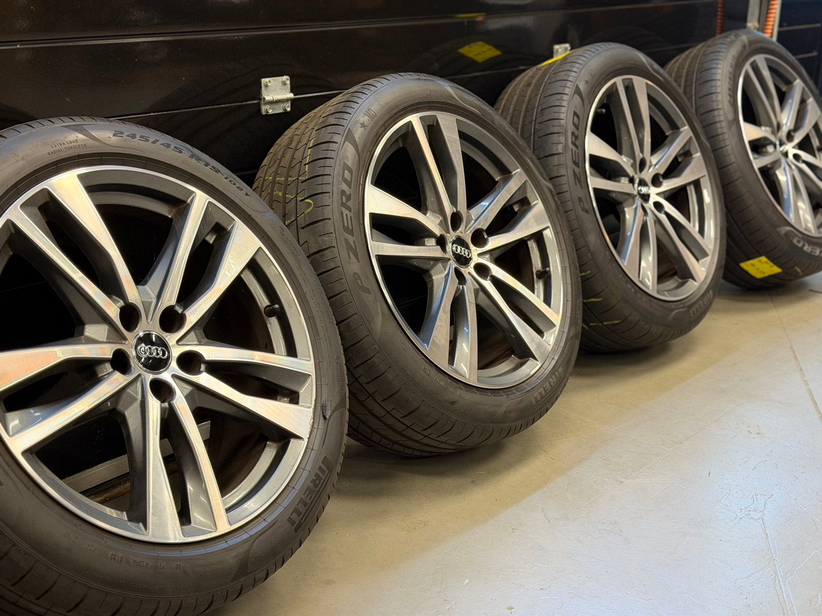 Audi A6 C8 Zomerset 245/45 19 inch origineel Pirelli P-Zero, Auto-onderdelen, Banden en Velgen, Banden en Velgen, Personenwagen
