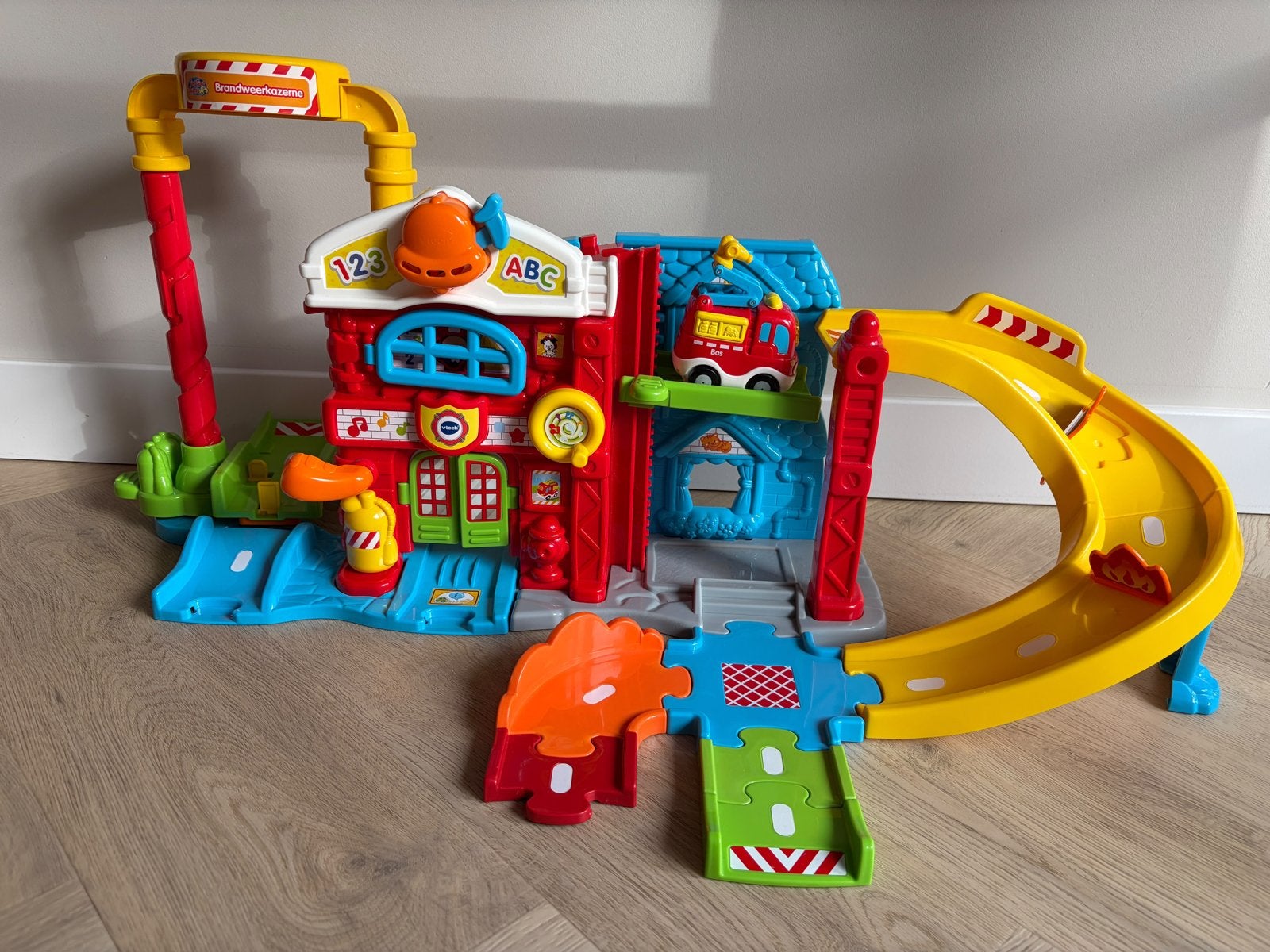 VTech Toet Toet Auto's Brandweerkazerne met brandweerauto, Ophalen of Verzenden, Zo goed als nieuw