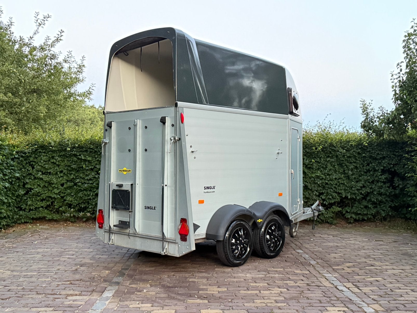 Mooie 1.5 paards humbaur single vol aluminium met zadelkamer, Ophalen, Aluminium, Zo goed als nieuw, 5453SL