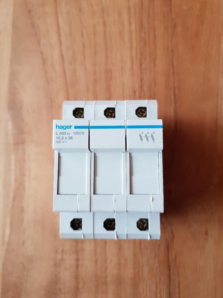 hager zekeringhouder [3 polig], Doe-het-zelf en Verbouw, Elektra en Kabels, Ophalen of Verzenden, Zo goed als nieuw, Schakelaar