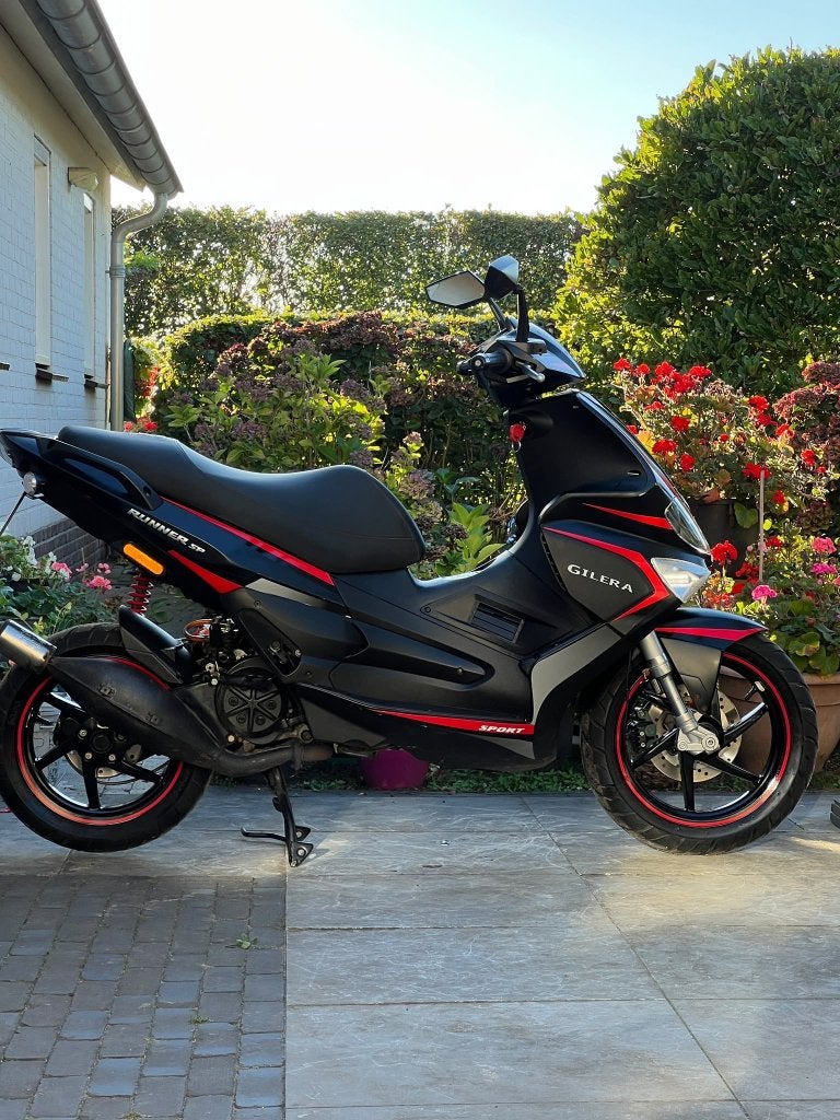 Foto 2 van ⭐️Gilera runner rst 50cc 2 takt Nette staat 7500 km⭐️