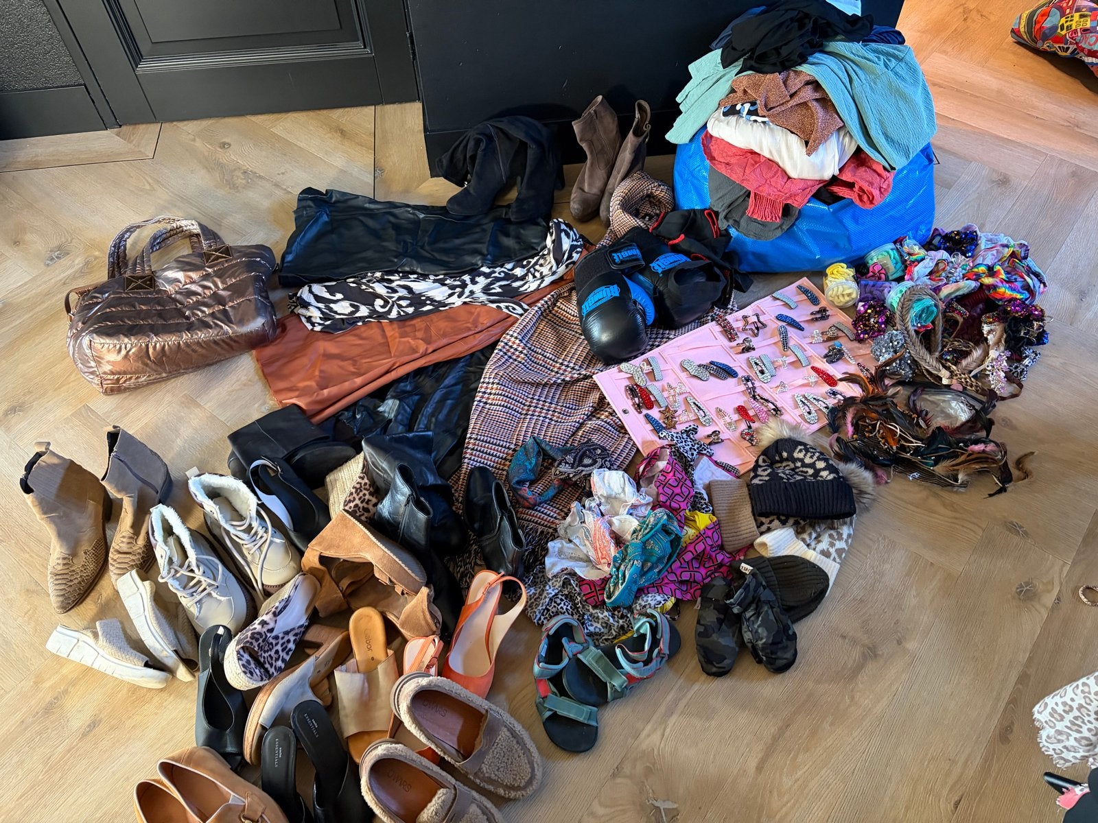 Diverse merk kleding en schoenen ( voor doorverkoop ), Ophalen of Verzenden, Gedragen