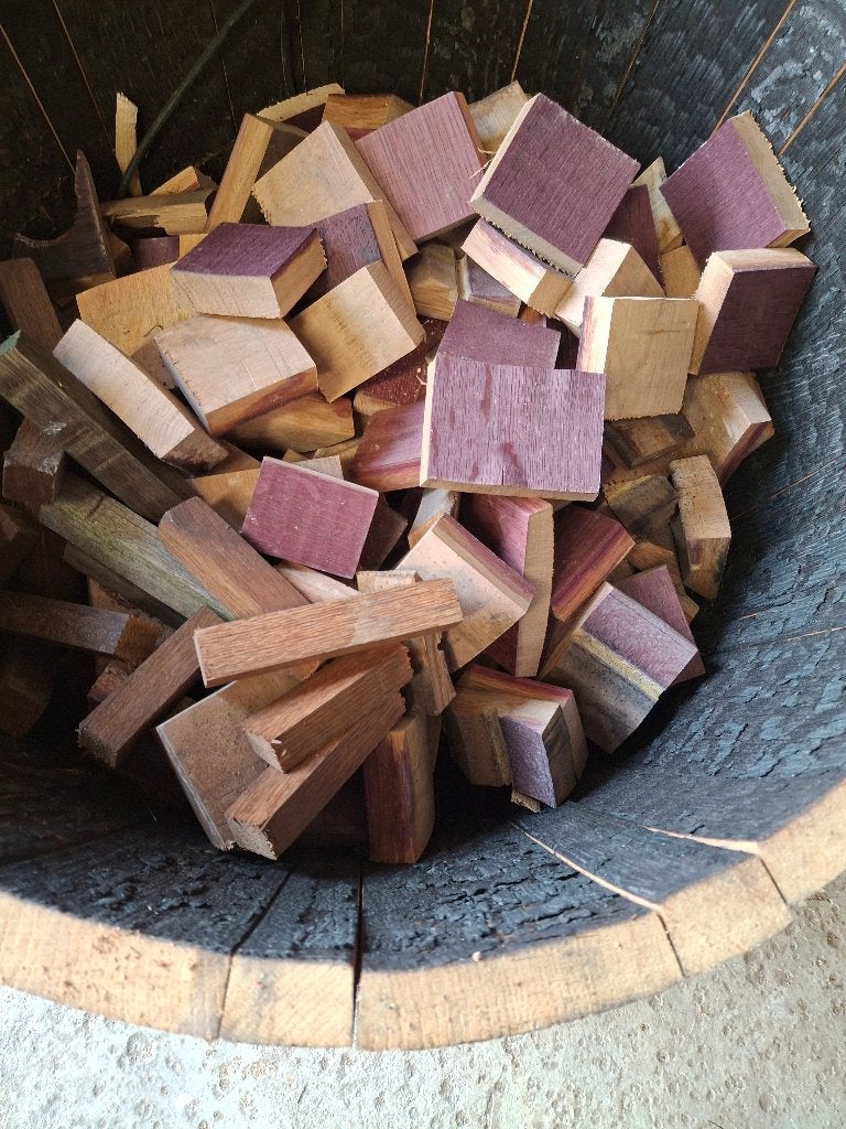rookhout van eiken wijnvaten Chunks 15 kilo € 35,00 zie foto, Ophalen, Zo goed als nieuw, BBQ