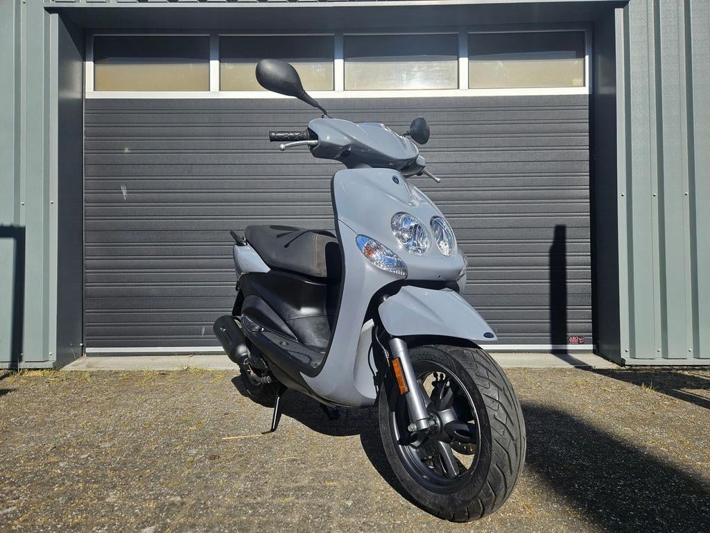 YAMAHA NEOS 4T E4 BROM BJ 2020 NARDO GREY 2E EIGENAAR!, Fietsen en Brommers, Scooters | Yamaha, Zo goed als nieuw, Neo's, Benzine