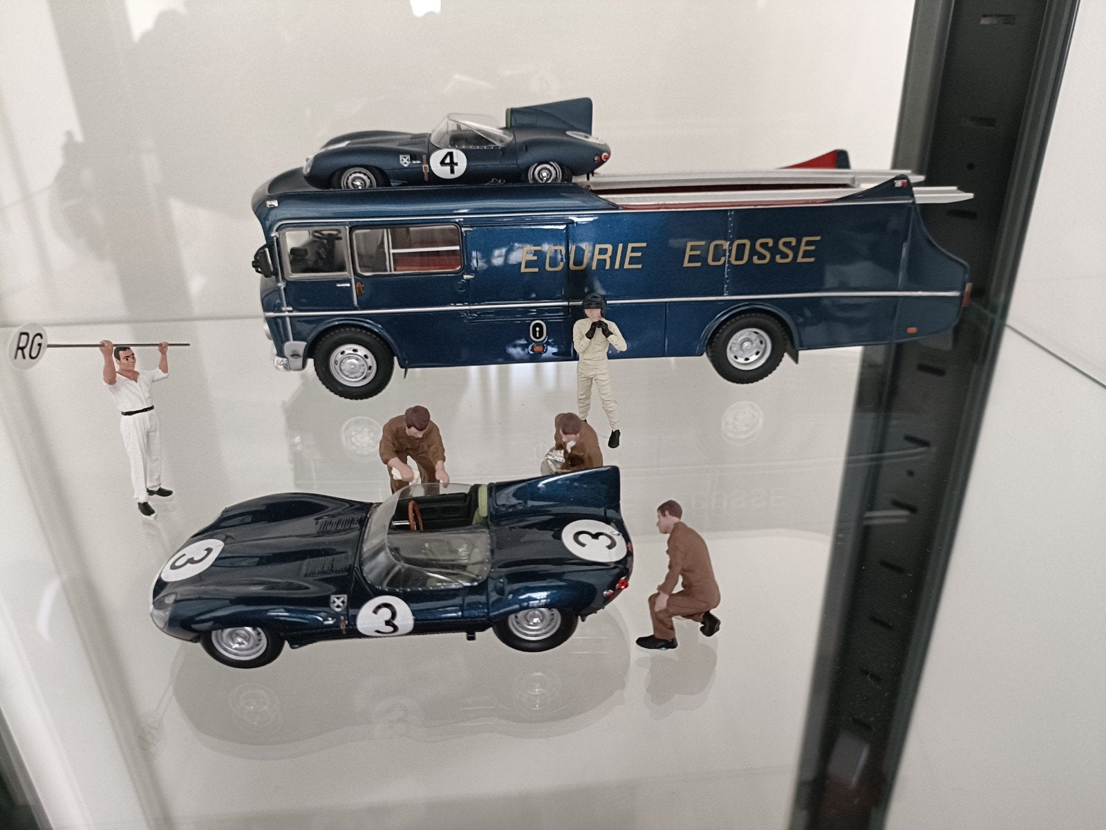Ecurie Ecosse diorama, Le Mans set. Spark 1:43., Ophalen of Verzenden, Zo goed als nieuw, Auto, Overige merken