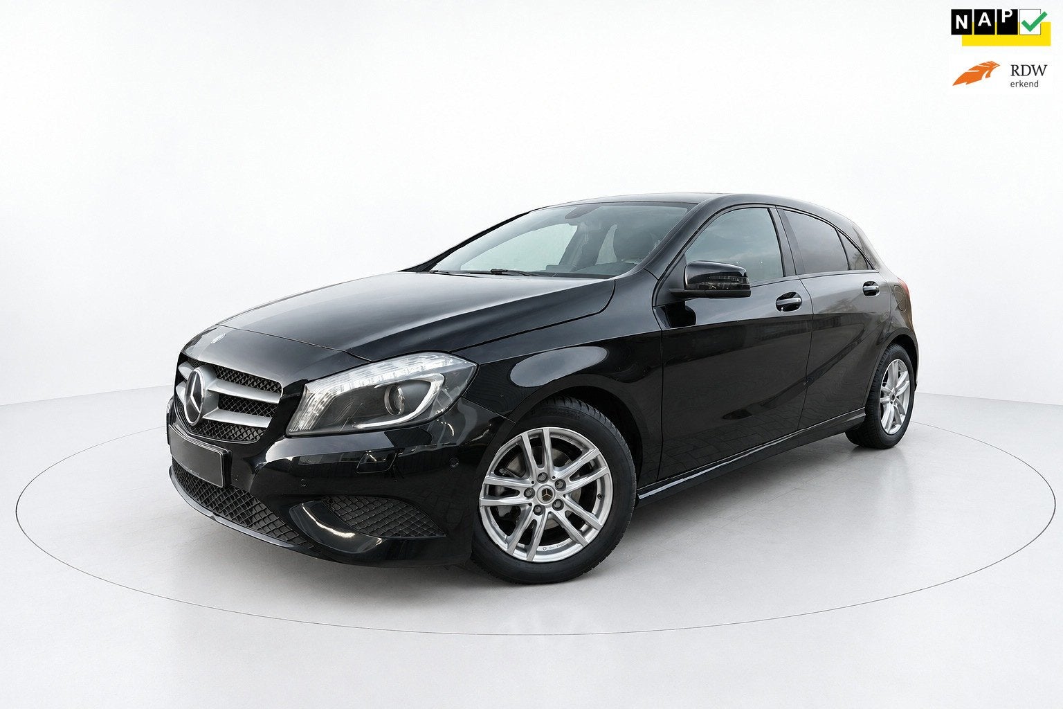 Mercedes-Benz A-klasse 180 Ambition LEER PDC NAVI LED, Auto's, Voorwielaandrijving, Gebruikt, 4 cilinders, Leder en Stof