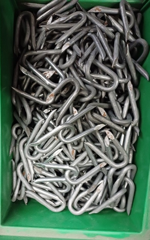 KRAMMEN GEGALVANISEERD 2.4X25 en 4x40 MM ( a 1 KG ), Tuin en Terras, Ophalen of Verzenden, Nieuw, Minder dan 10 meter, Overige typen