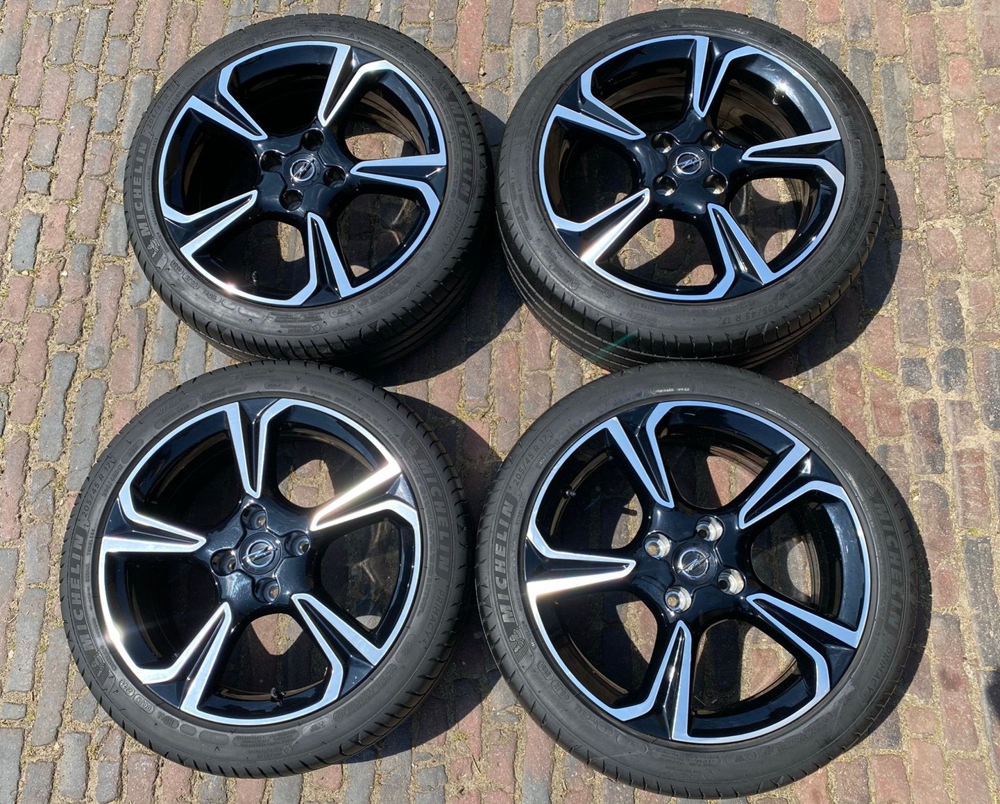 17” Opel Corsa F velgen + 205/45 R17 Michelin banden (6-7mm), Auto-onderdelen, Banden en Velgen, Banden en Velgen, 17 inch, Zomerbanden