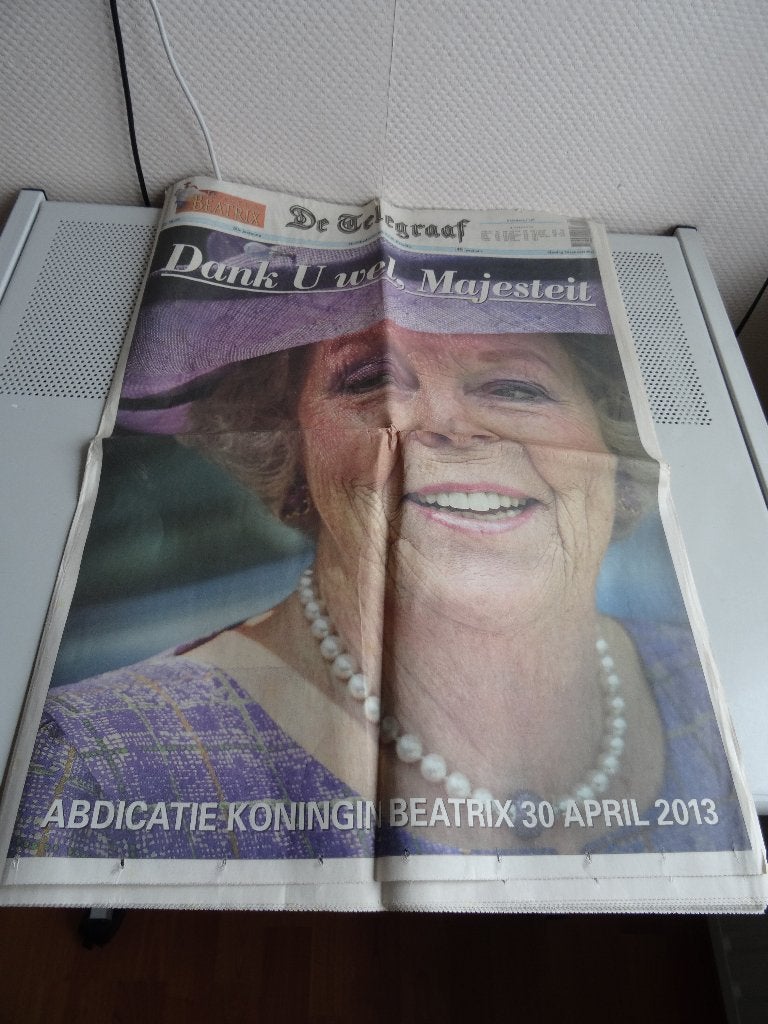 De Telegraaf Dank u wel majesteit 29 januari 2013 abdicatie, Ophalen of Verzenden, Gebruikt, Nederland, Overige typen